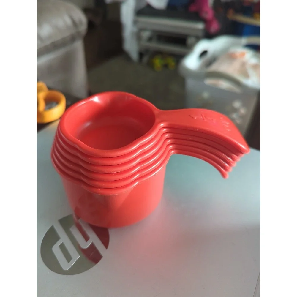 Tupperware Measuring Cups Curved Handle Double Spout #6135A-1 Chili Red